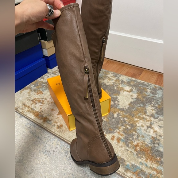 EUC Women Size 8 Bucco Faux Leather Riding Boots With Zipper & 1.25” Heels Brown - Picture 6 of 13